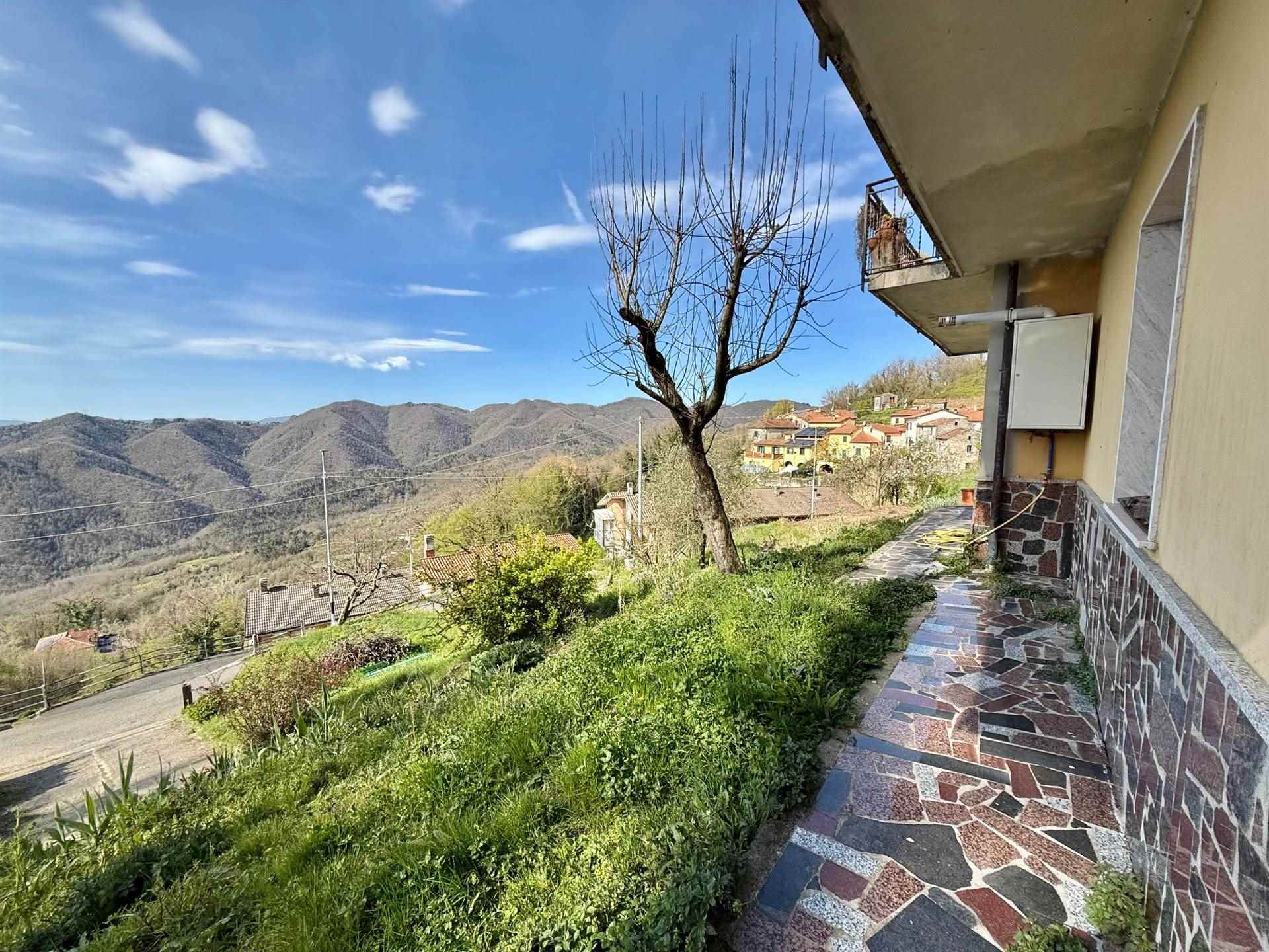 Villa con giardino a Podenzana