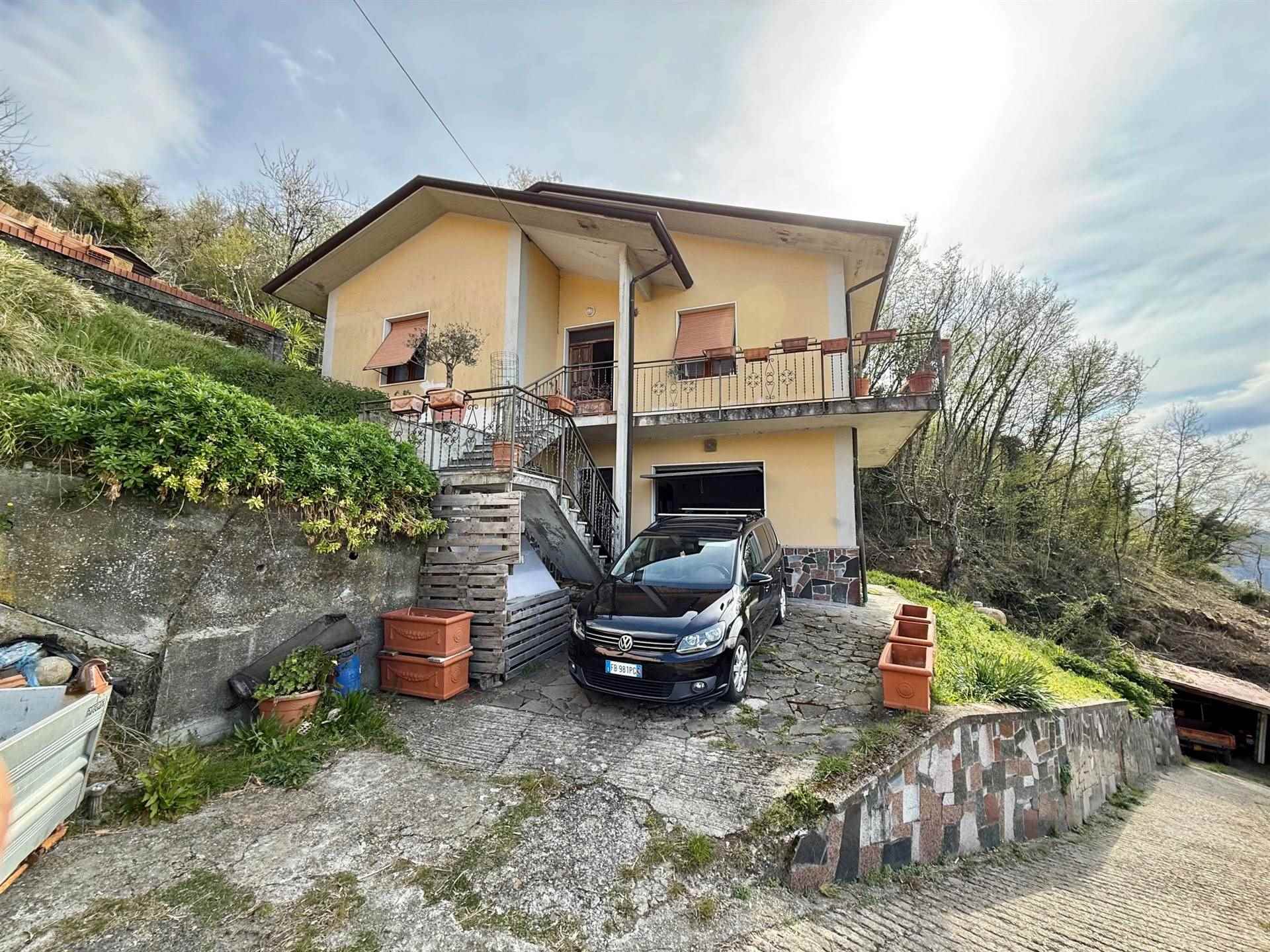 Villa con giardino a Podenzana