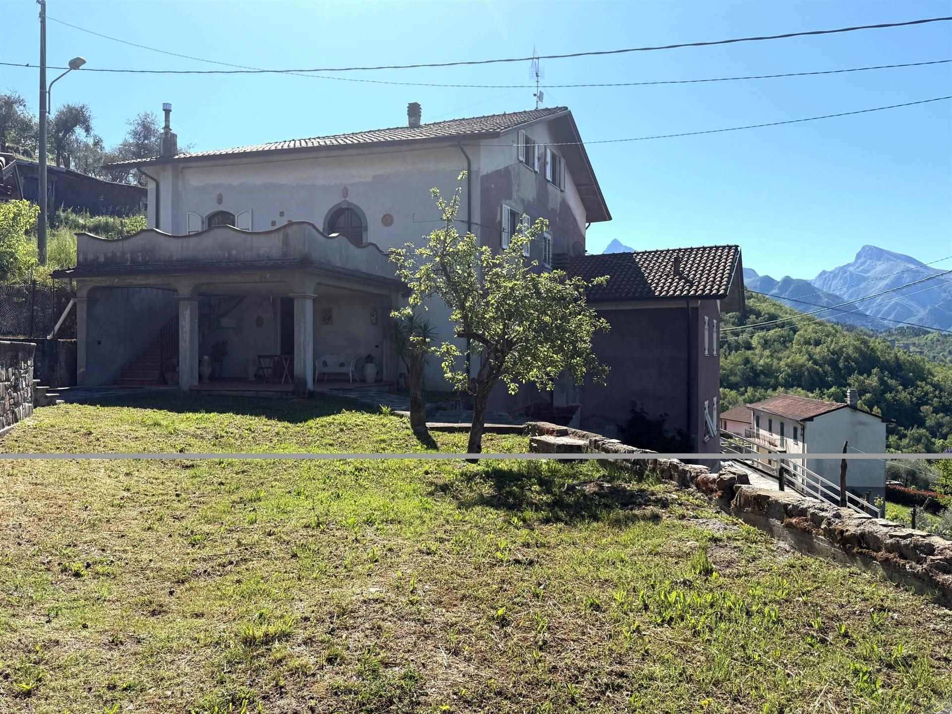 Casa indipendente con giardino a Fivizzano