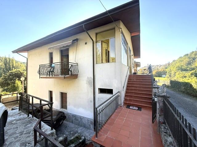 Appartamento con terrazzi, Fivizzano gassano