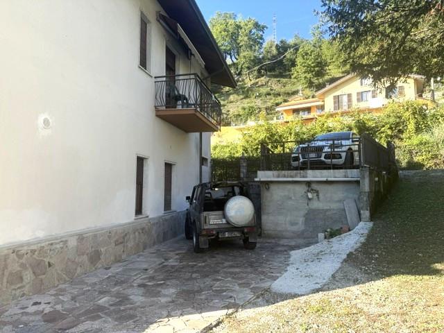 Appartamento con terrazzi, Fivizzano gassano