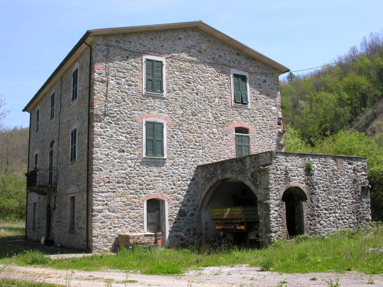 Rustico con giardino a Fivizzano