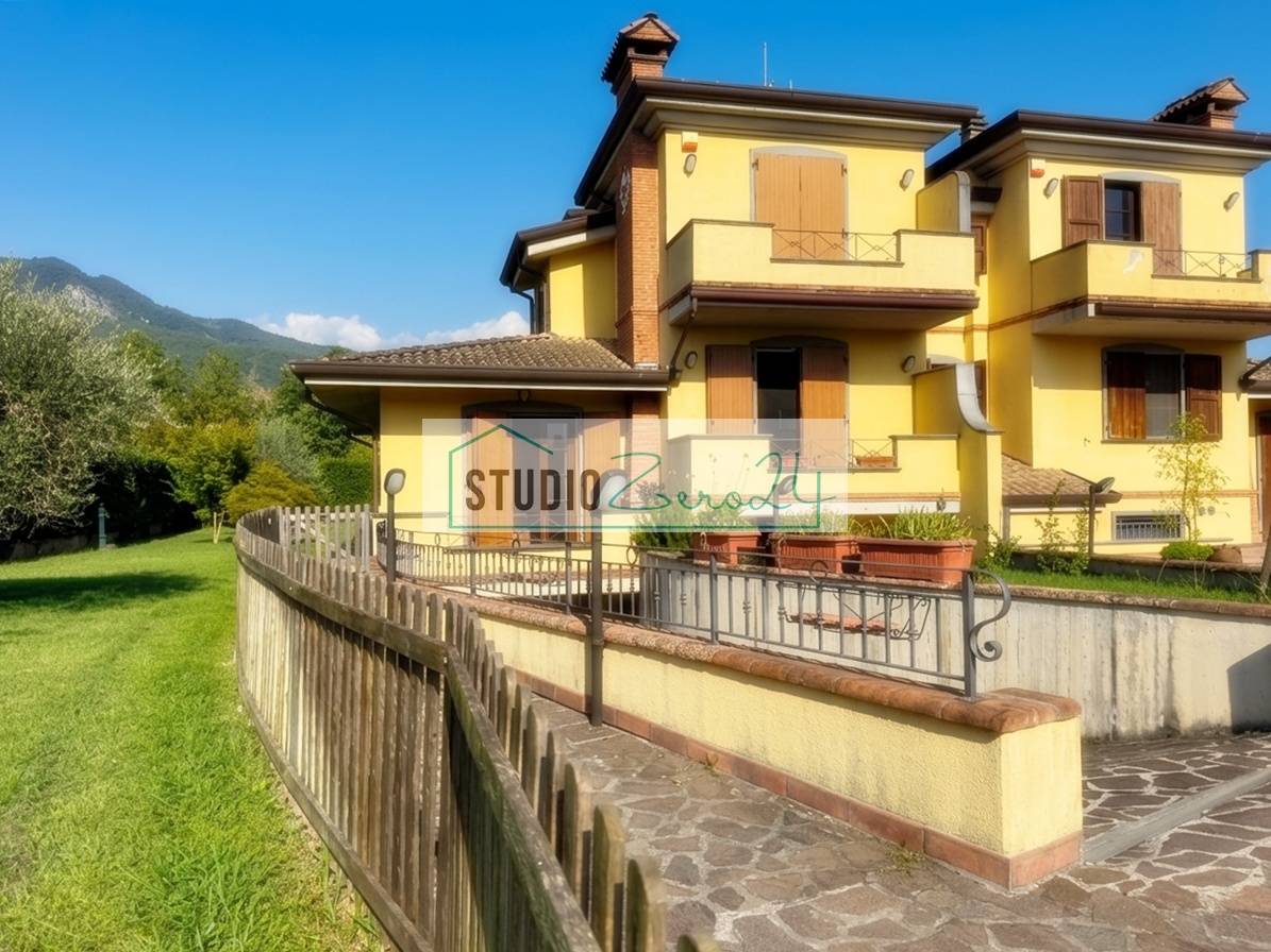 Villetta Bifamiliare in vendita a Massa, Periferia