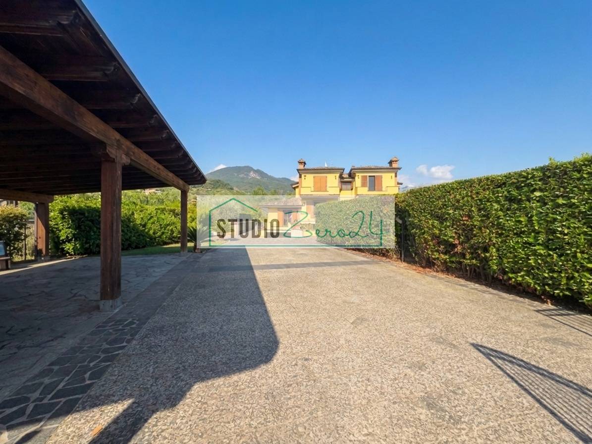 Villetta Bifamiliare in vendita a Massa, Periferia