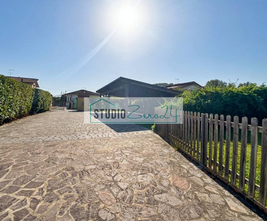 Villetta Bifamiliare in vendita a Massa, Periferia