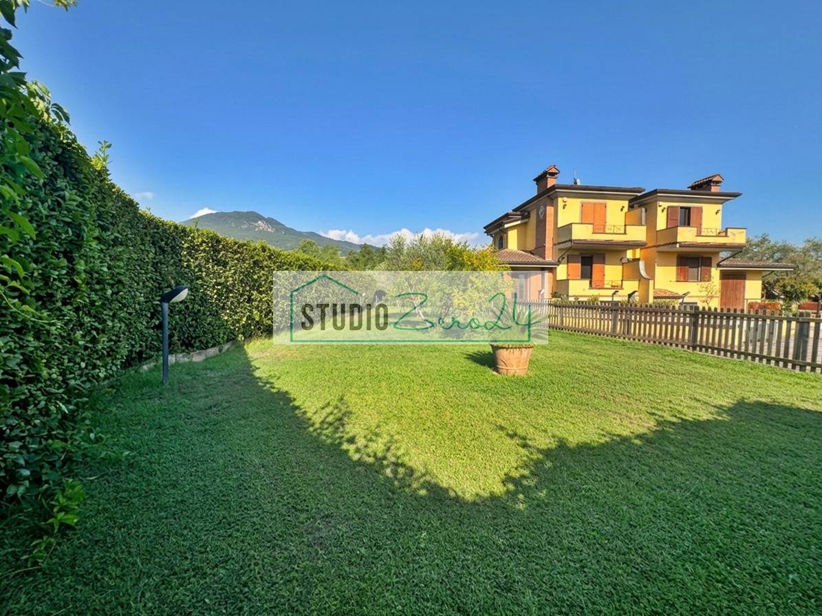 Villetta Bifamiliare in vendita a Massa, Periferia