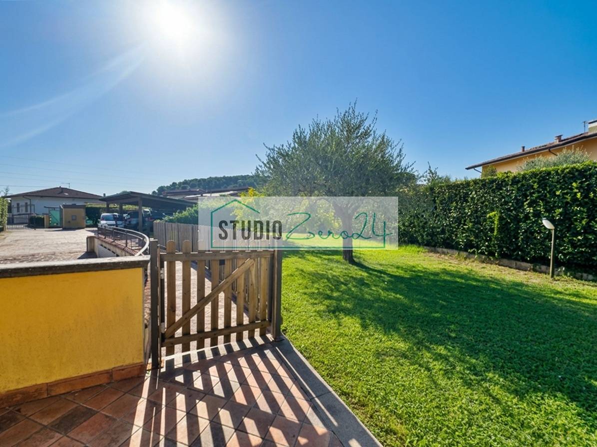 Villetta Bifamiliare in vendita a Massa, Periferia