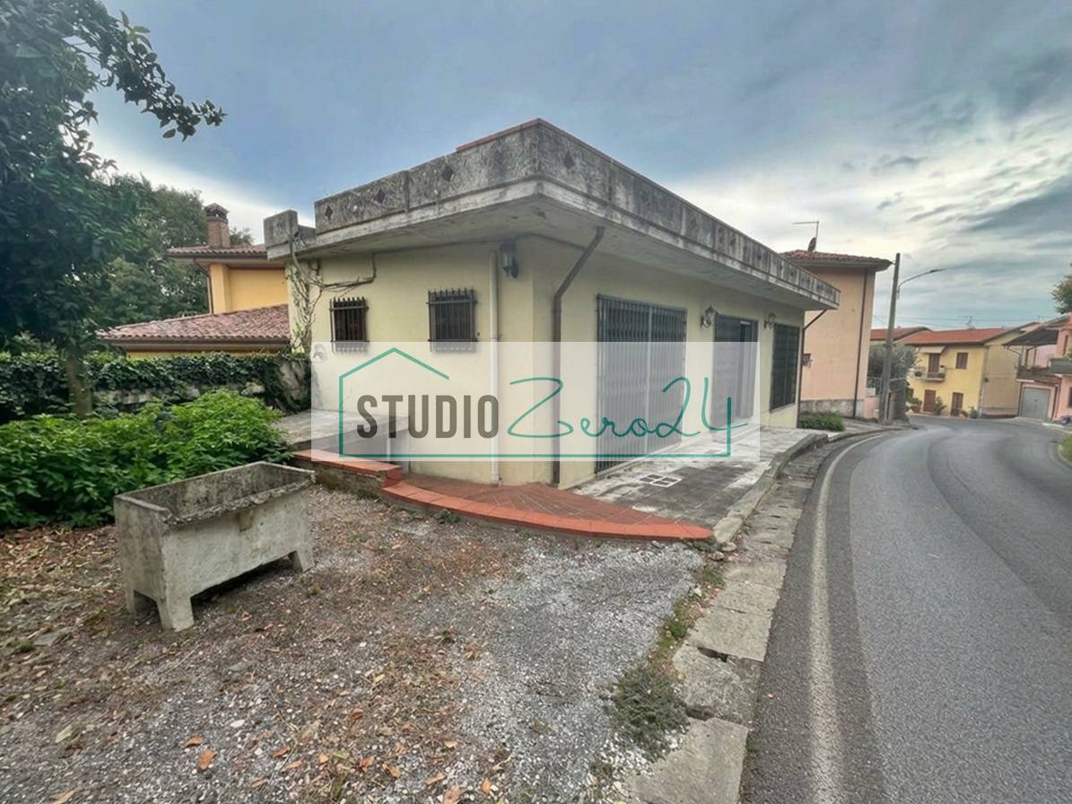 Locale commerciale in vendita a Massa, Ortola