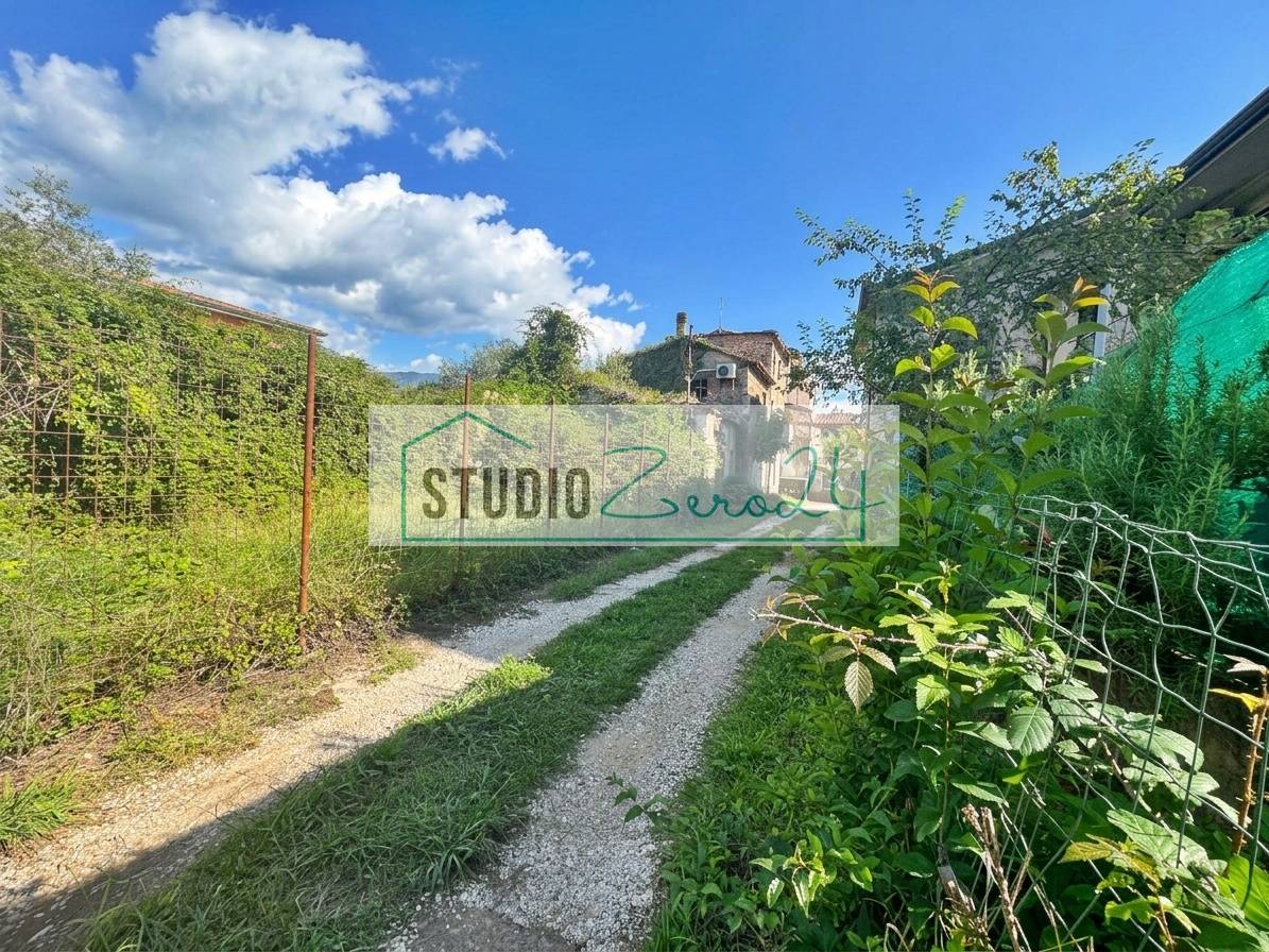 Casa semi indipendente in vendita a Massa, Quercioli
