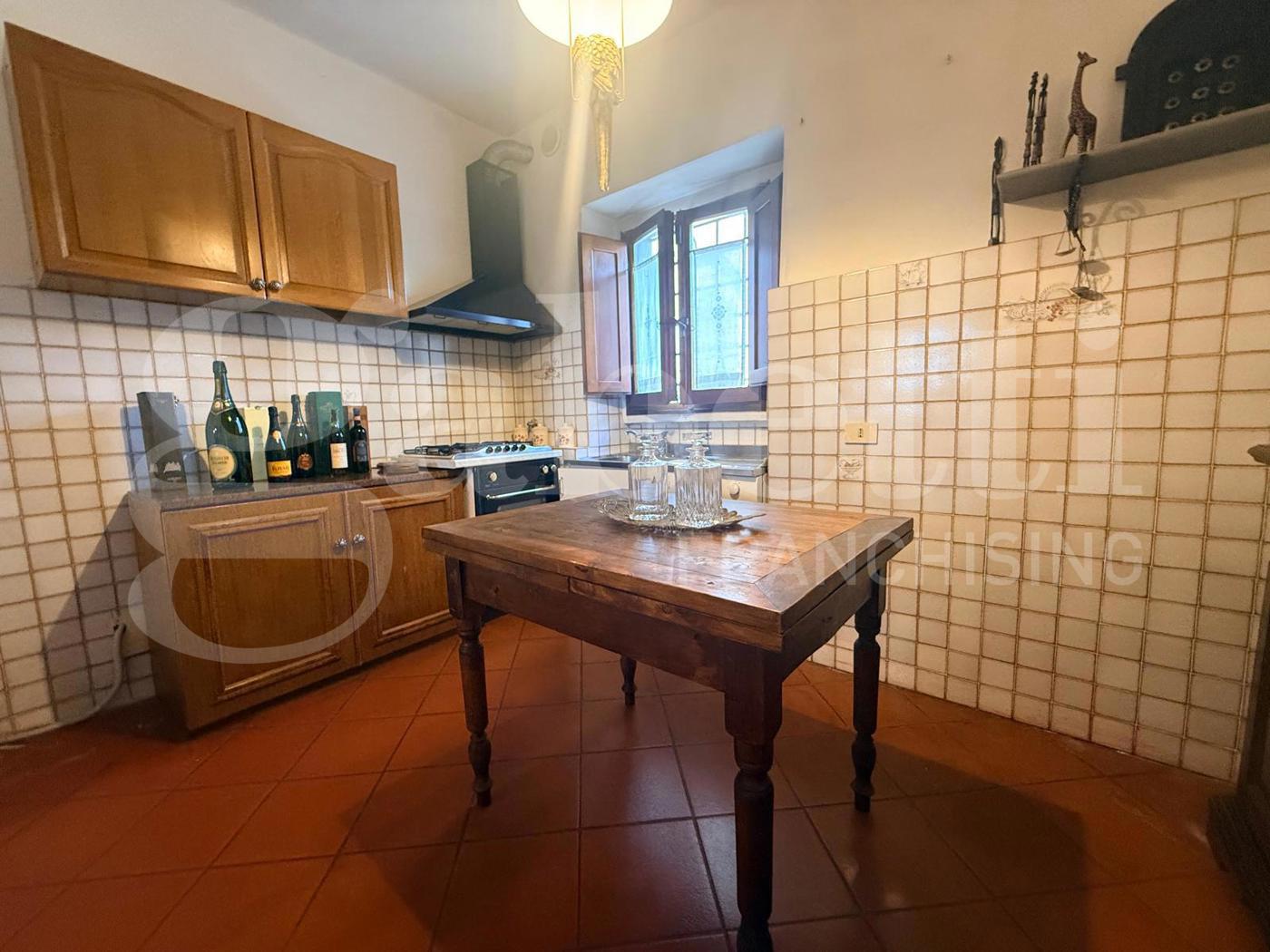 Rustico con giardino a Pistoia