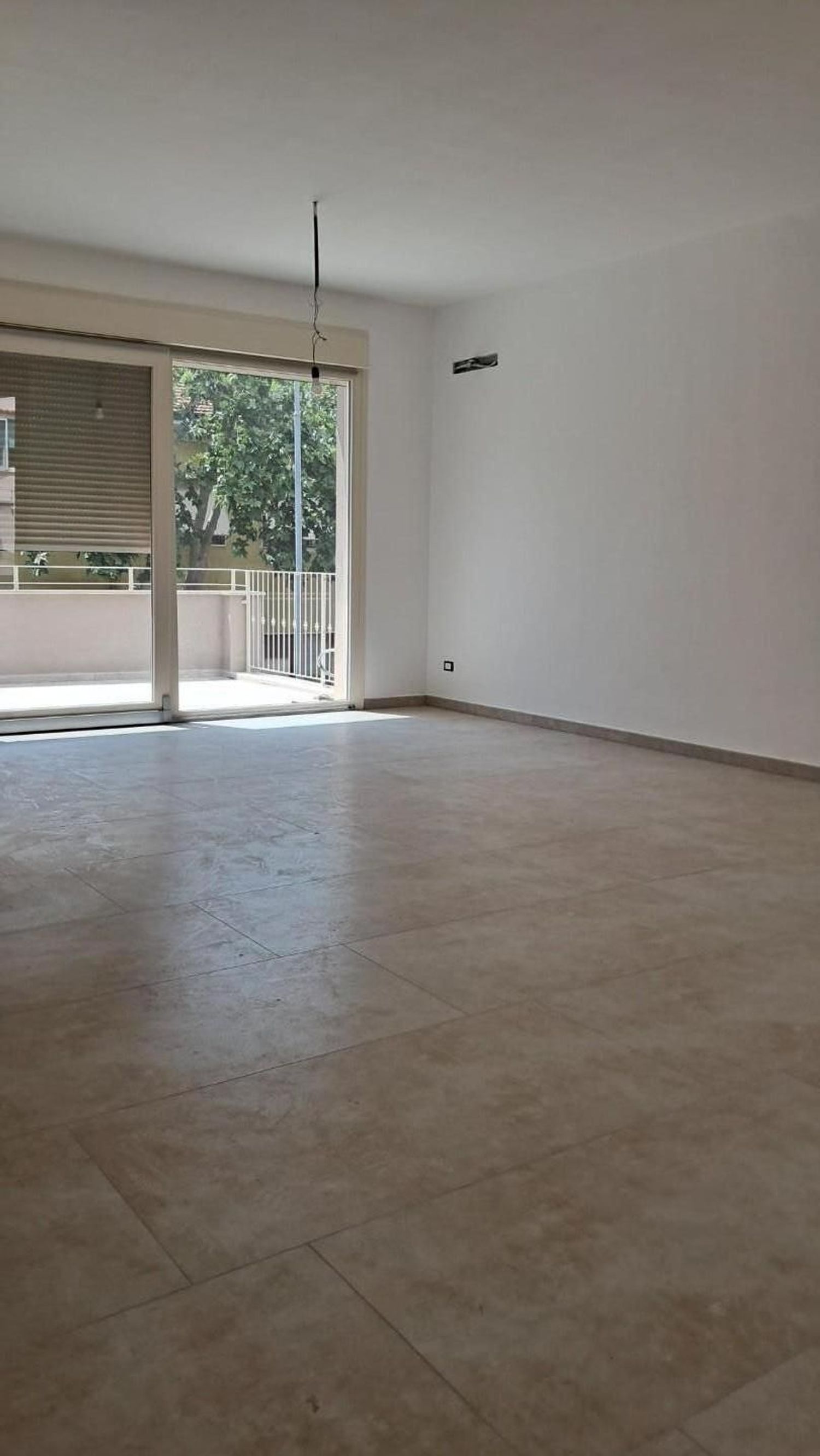 Villa con terrazzo a Cascina