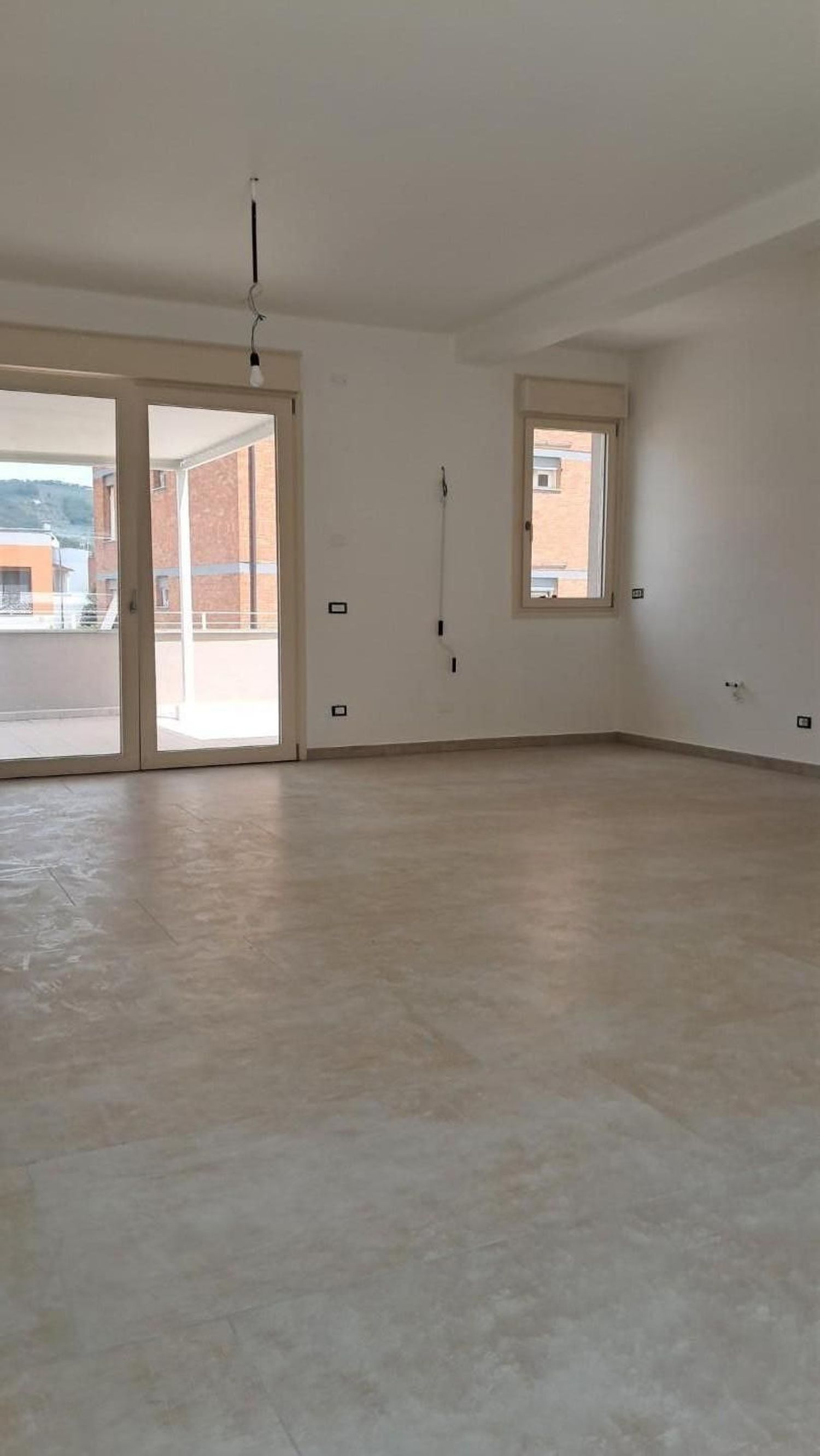 Villa con terrazzo a Cascina