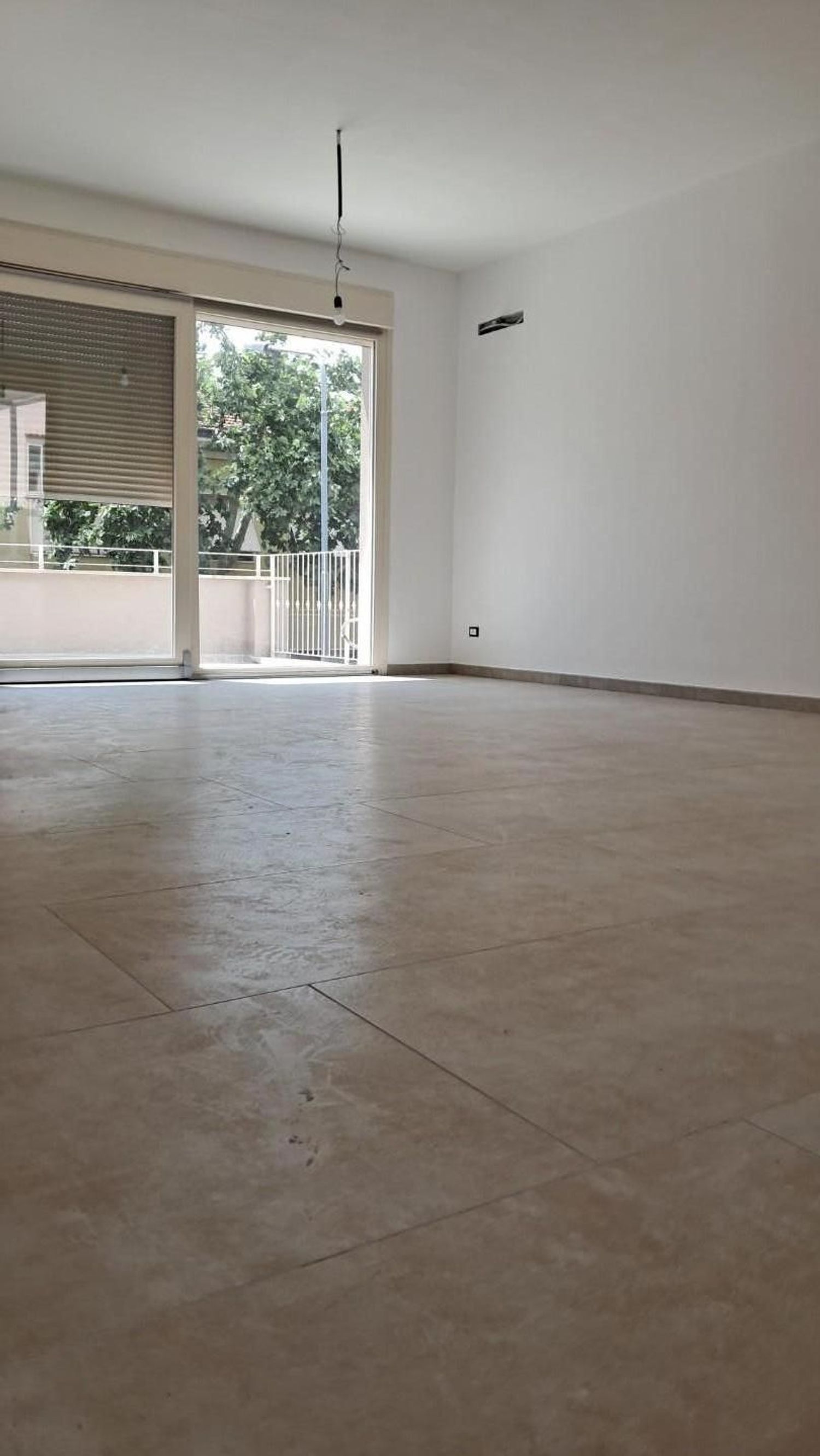Villa con terrazzo a Cascina