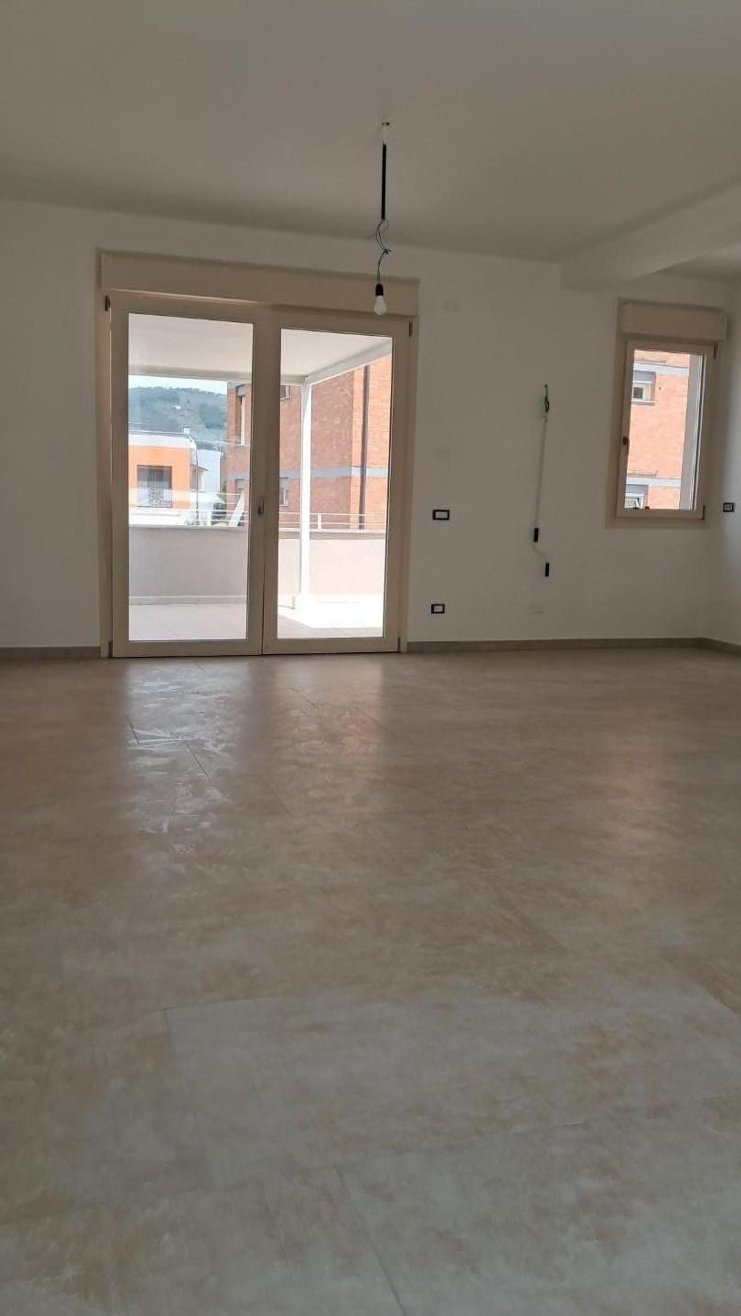 Villa con terrazzo a Cascina