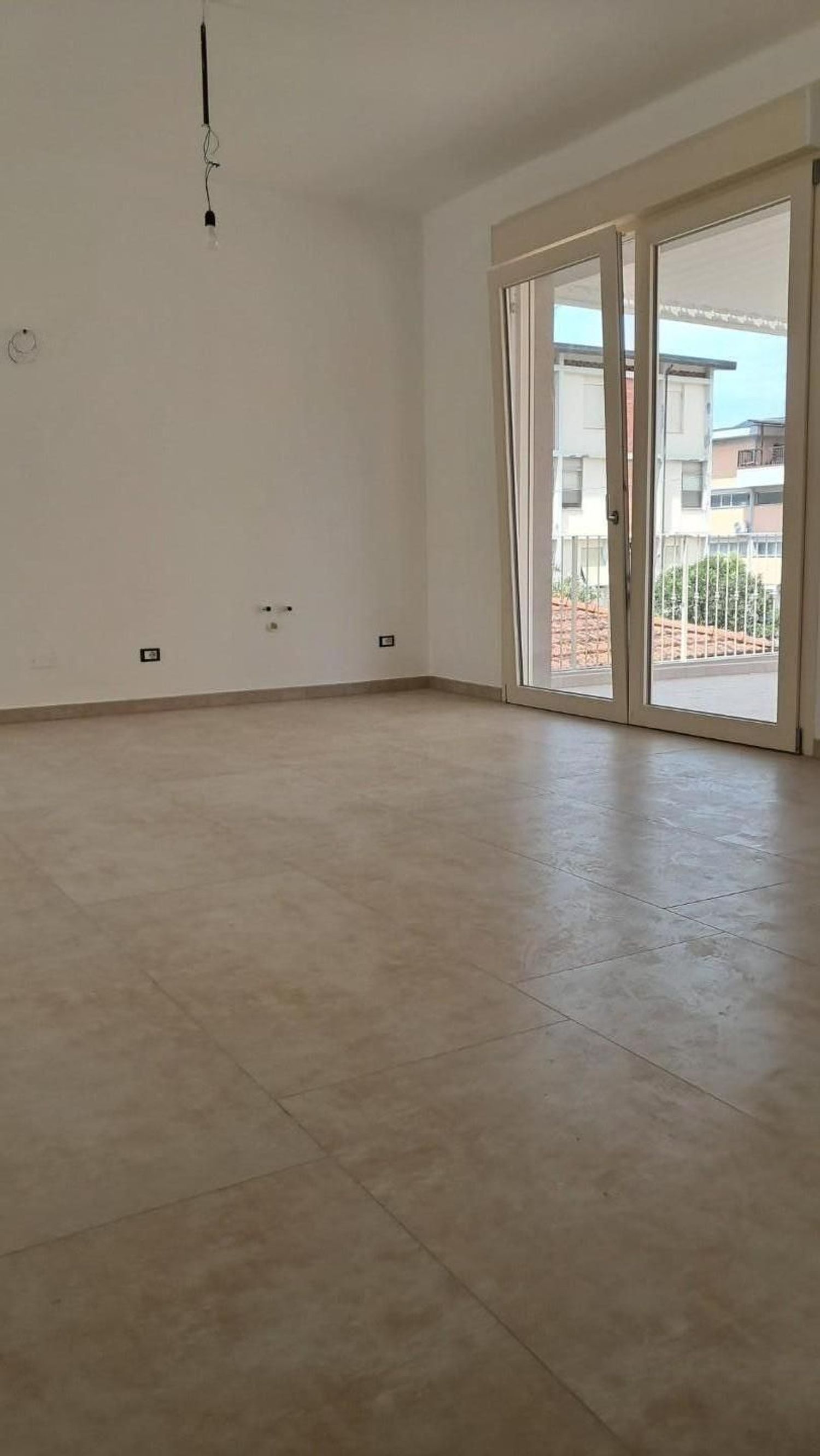 Villa con terrazzo a Cascina