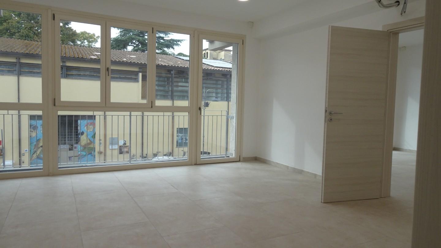 Ufficio ristrutturato a Cascina