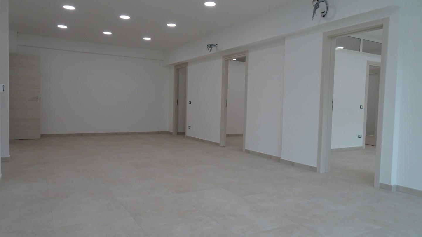Ufficio ristrutturato a Cascina