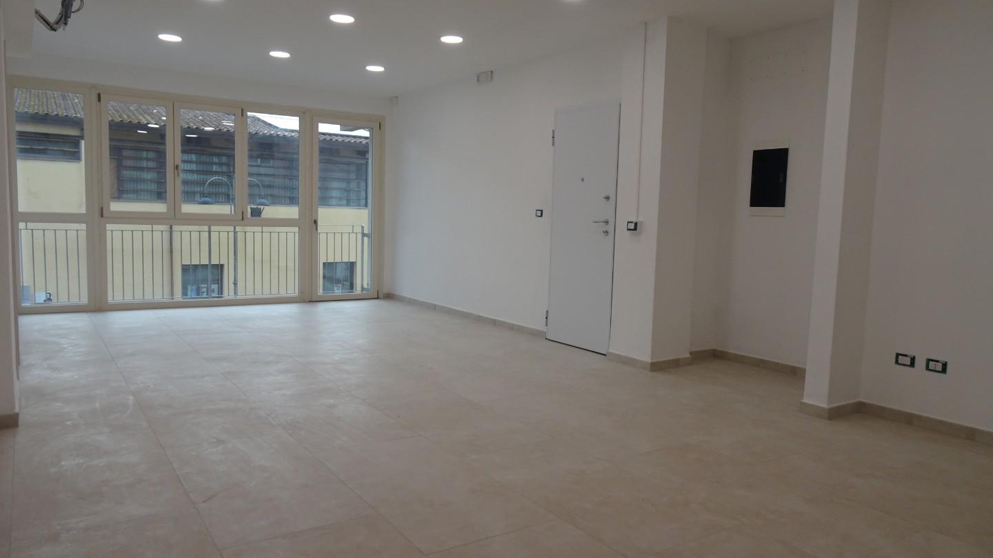 Ufficio ristrutturato a Cascina