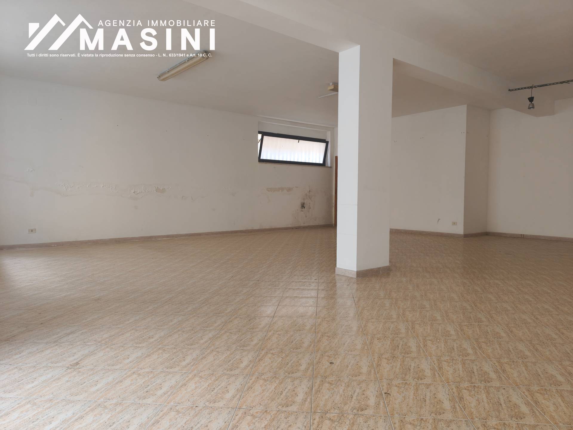 Locale commerciale in affitto a Fossacesia
