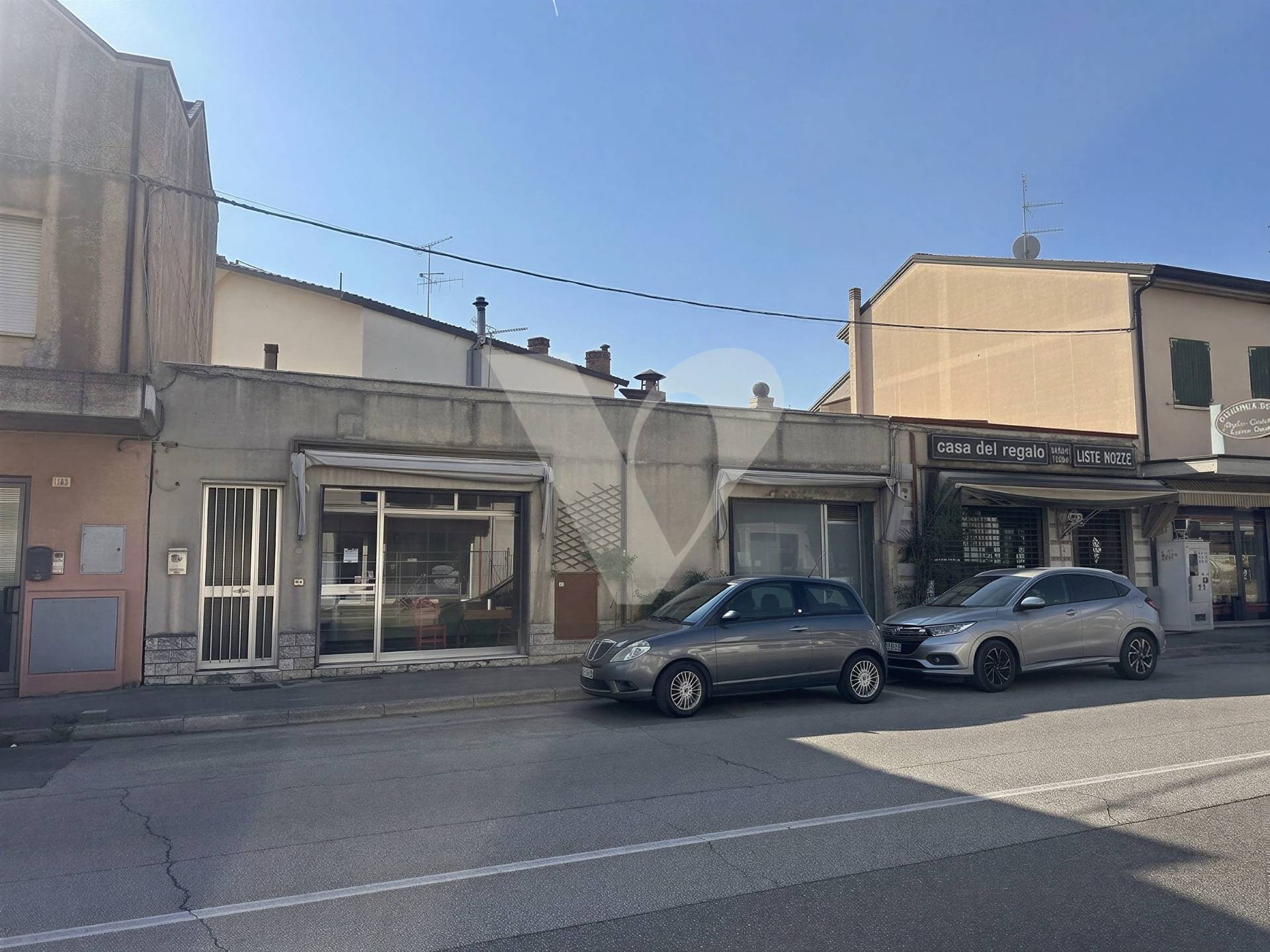 Locale commerciale in vendita a Cesena, Sant'Egidio