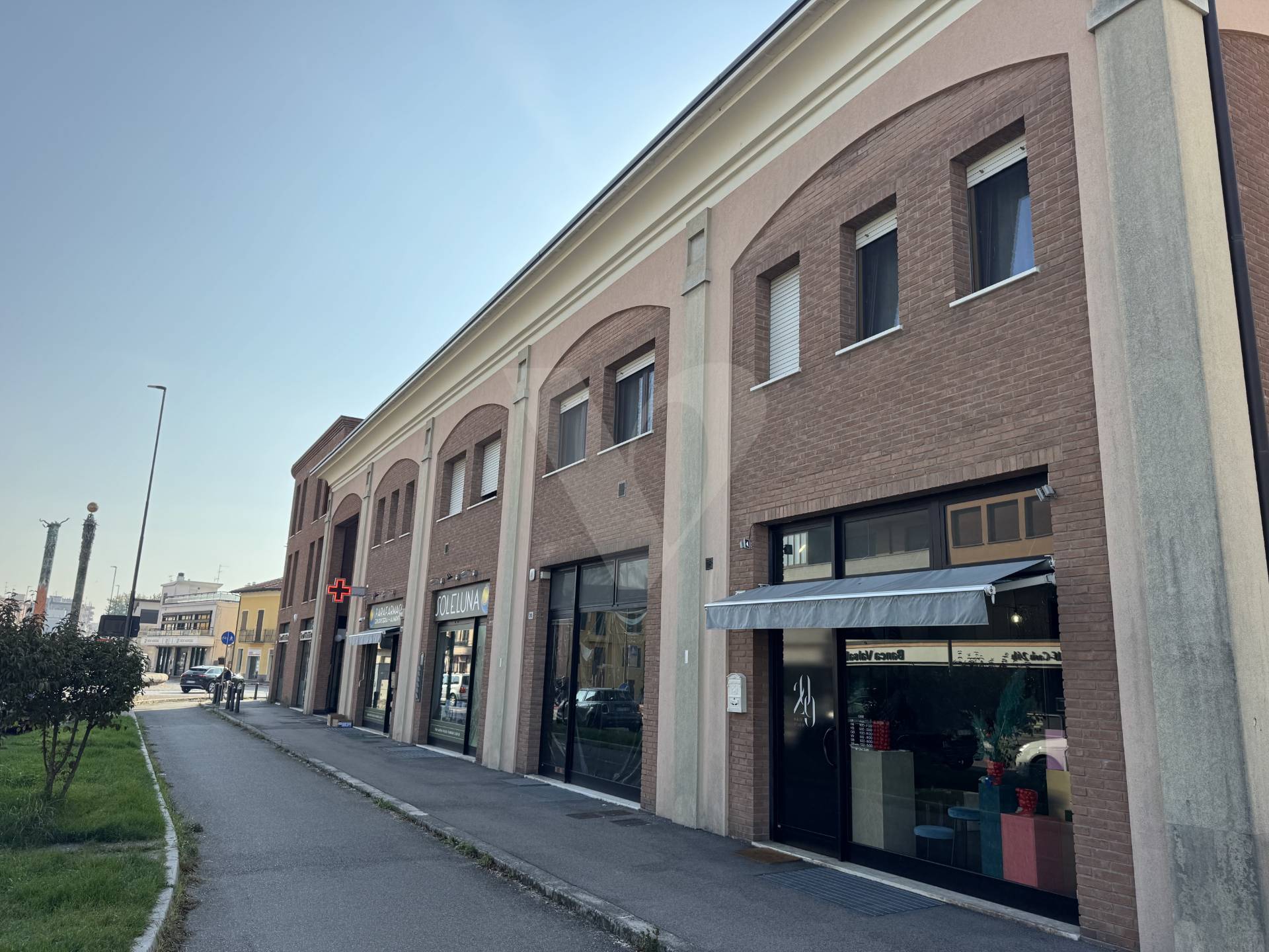 Locale commerciale in vendita a Cesena