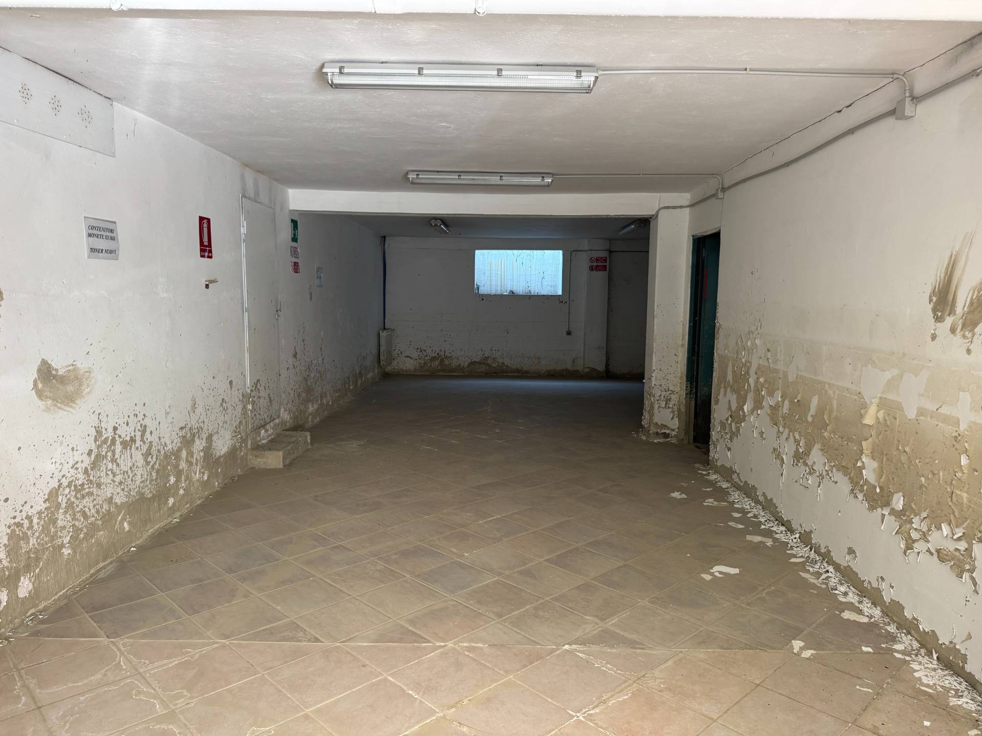 Locale commerciale in affitto a Cesena, CENTRO STORICO