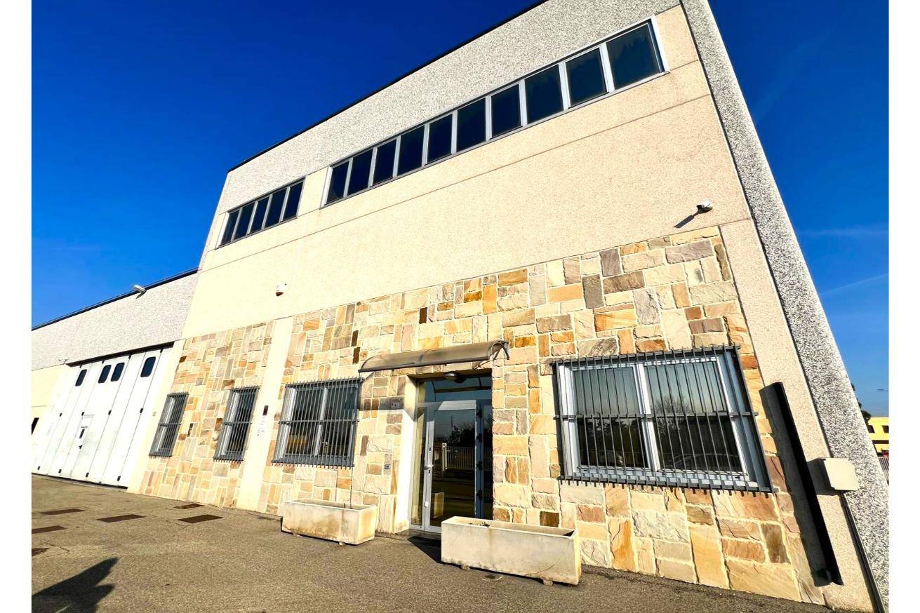 Capannone in vendita a Imola, Zona industriale
