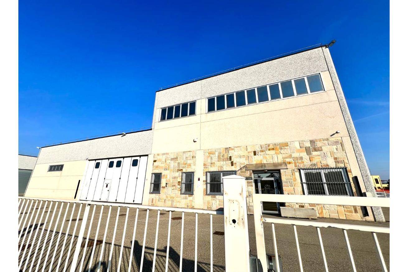Capannone in vendita a Imola, Zona industriale