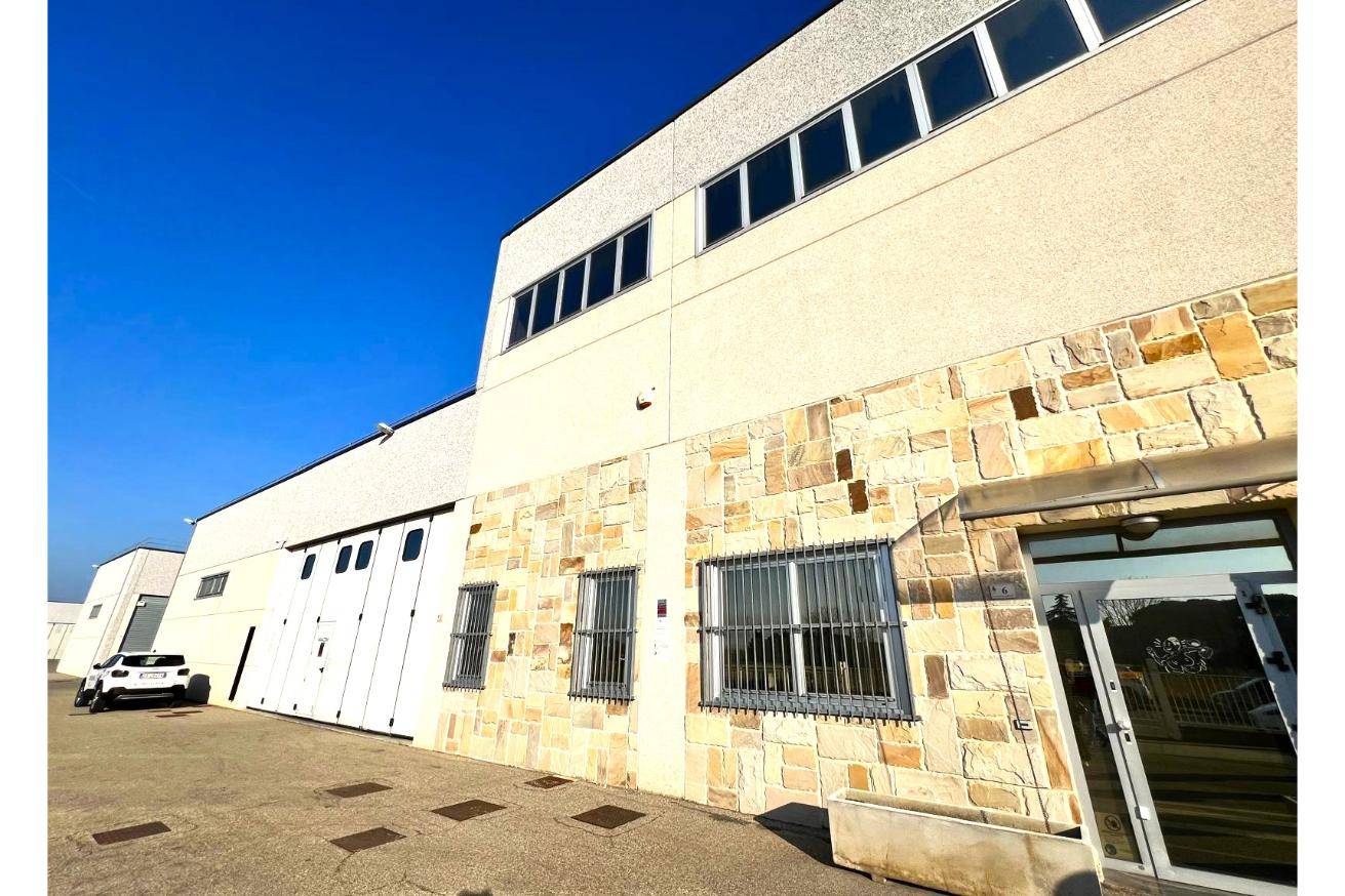 Capannone in vendita a Imola, Zona industriale