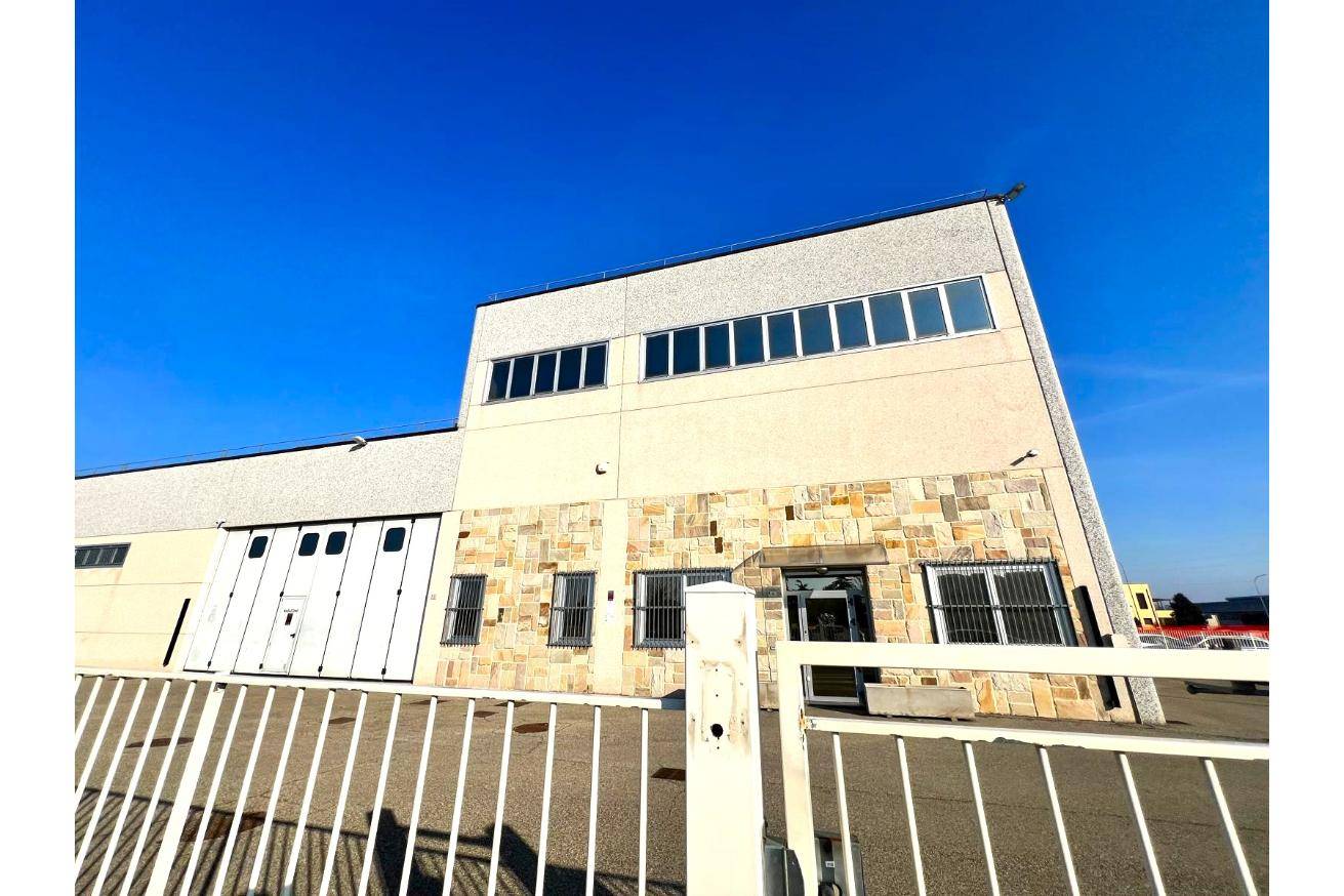 Capannone in vendita a Imola, Zona industriale