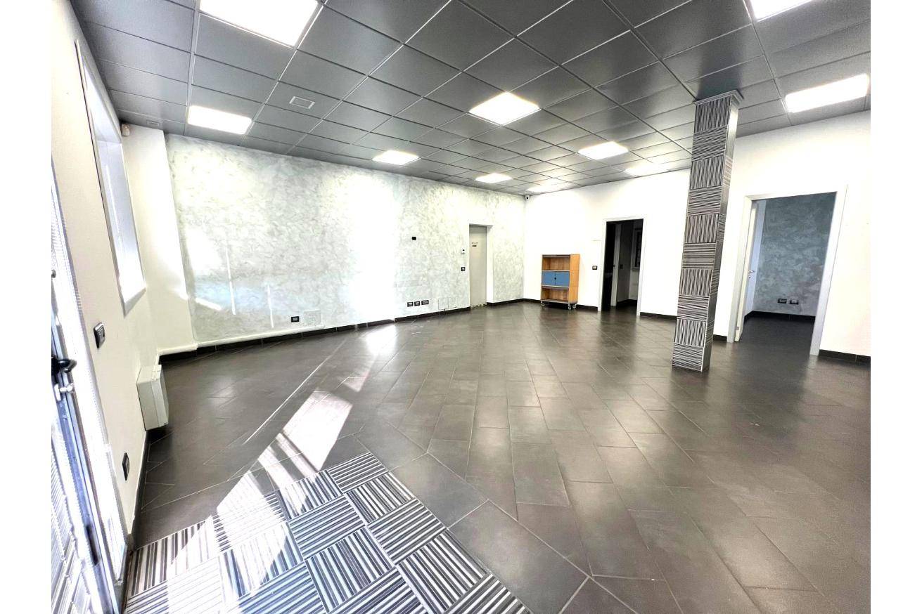 Capannone in vendita a Imola, Zona industriale