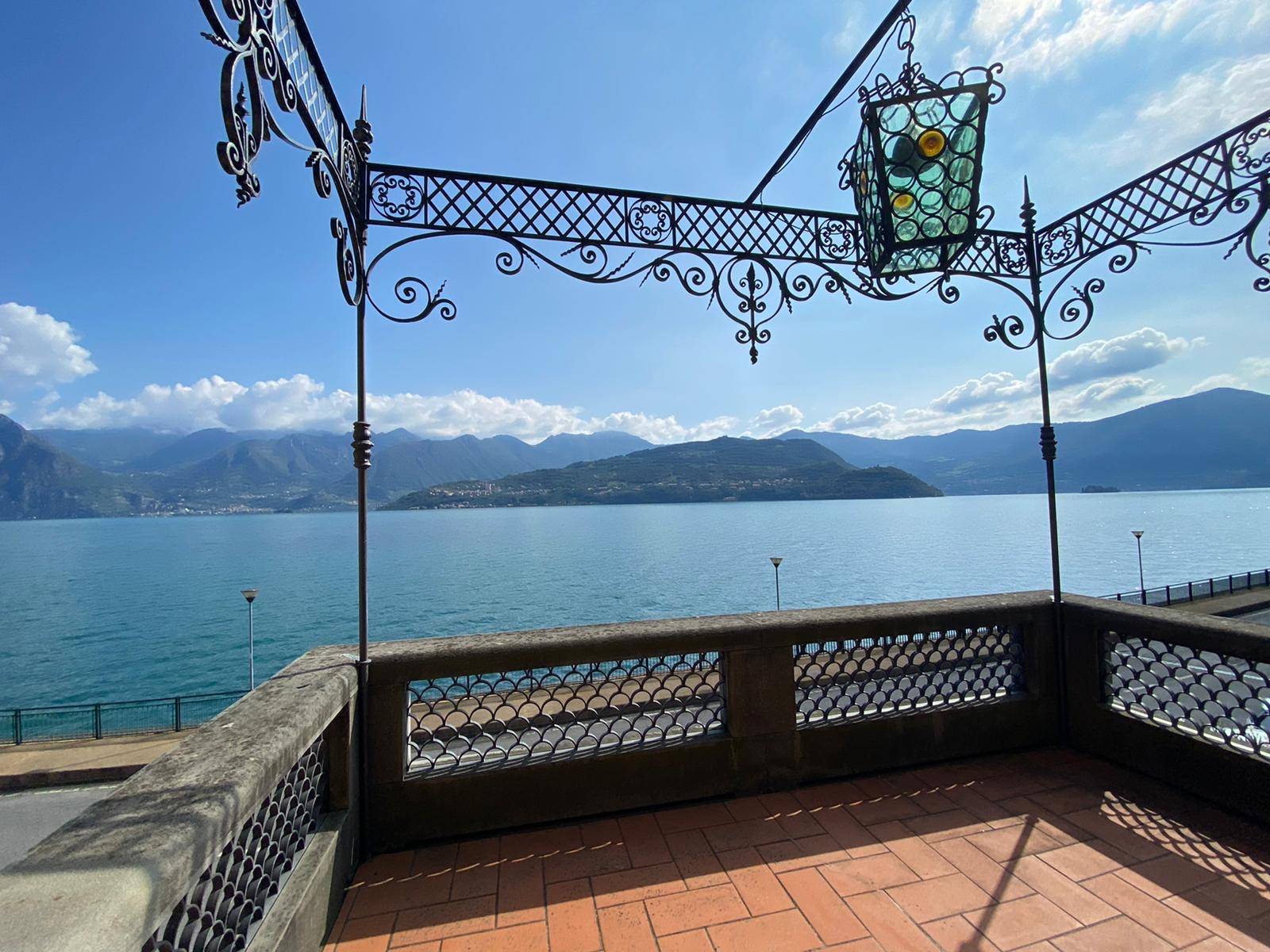 Villa in vendita a Tavernola Bergamasca