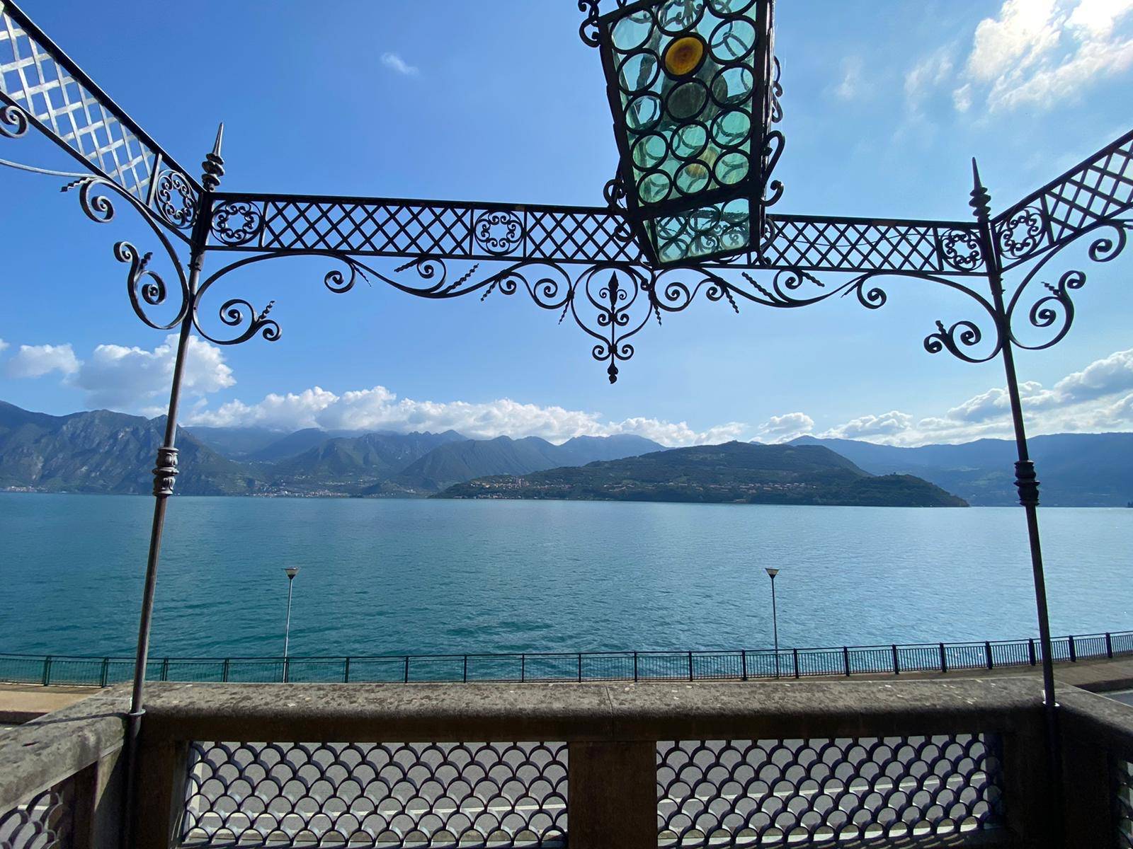 Villa in vendita a Tavernola Bergamasca
