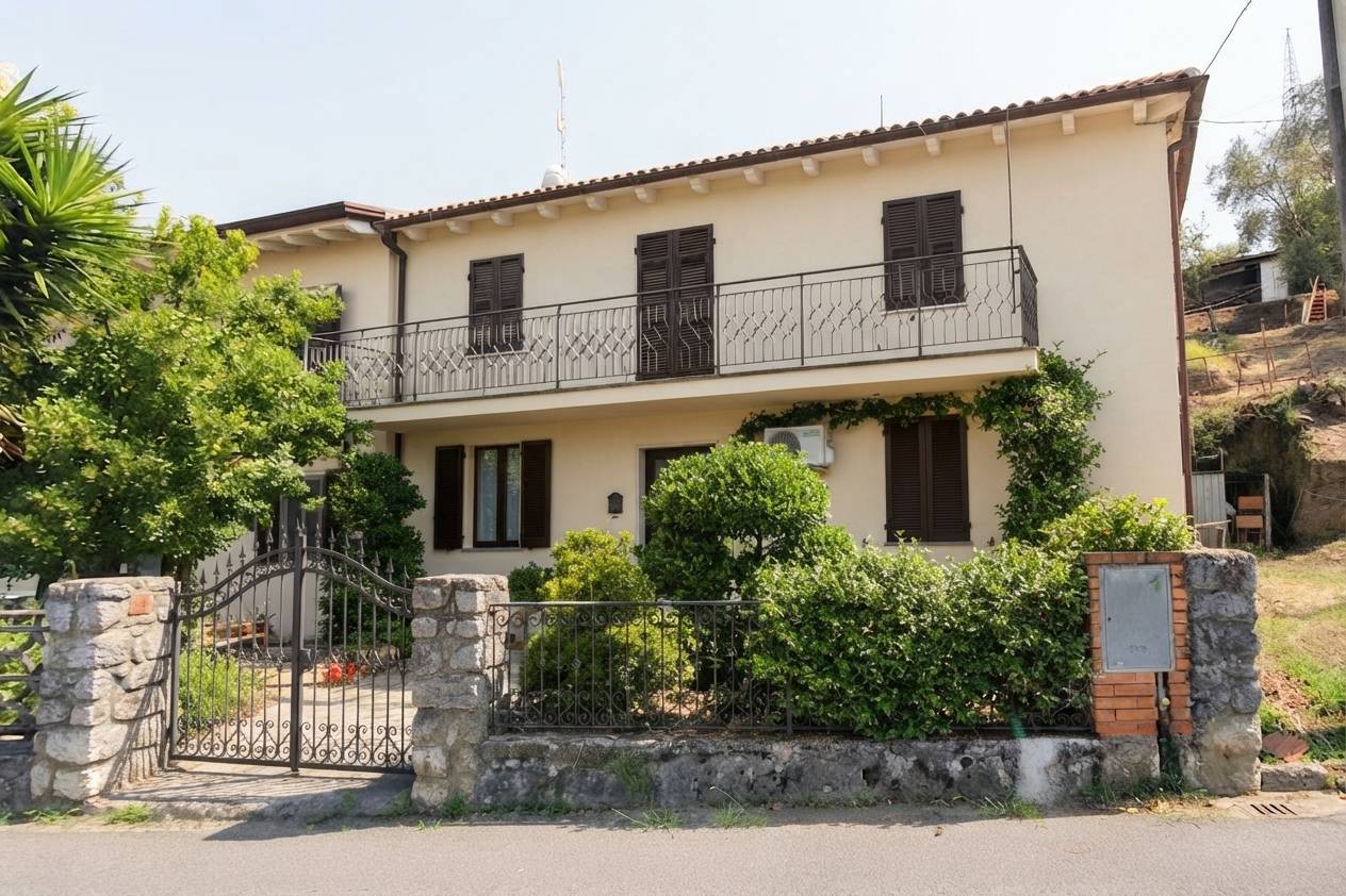Casa indipendente in vendita a Massa