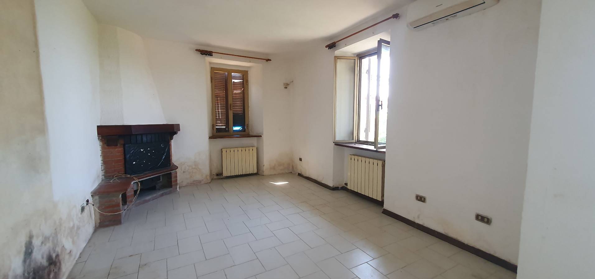 Casa indipendente in vendita a Massa