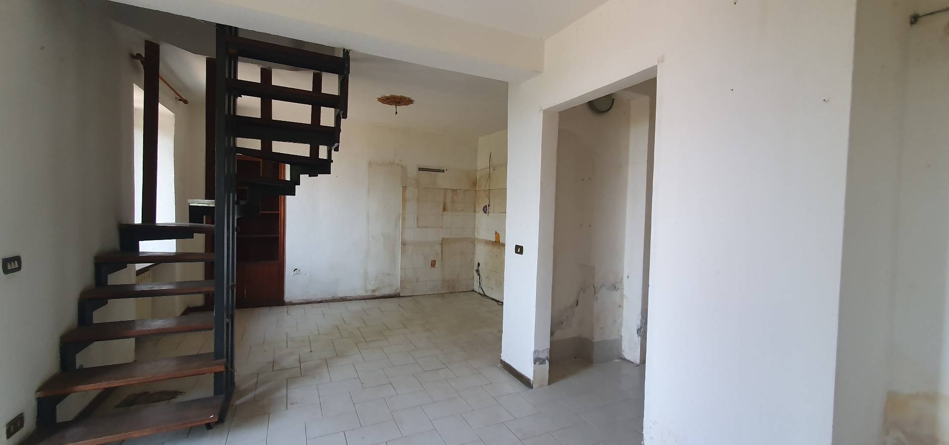Casa indipendente in vendita a Massa