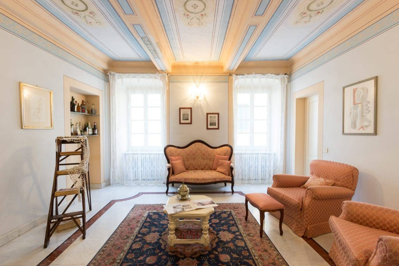 Palazzina/Stabile in vendita a Massa, Centro