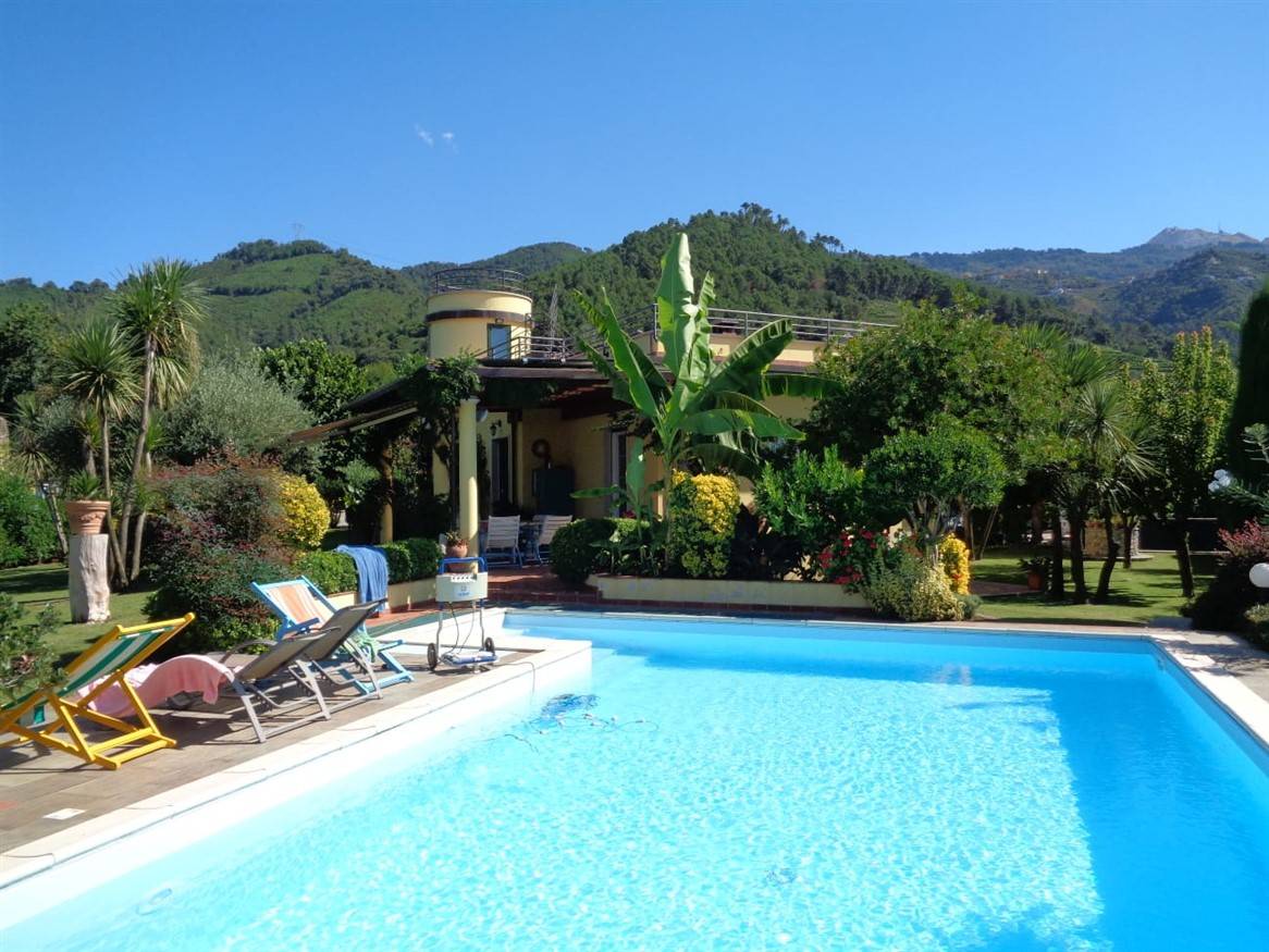 Villa Singola in vendita a Montignoso