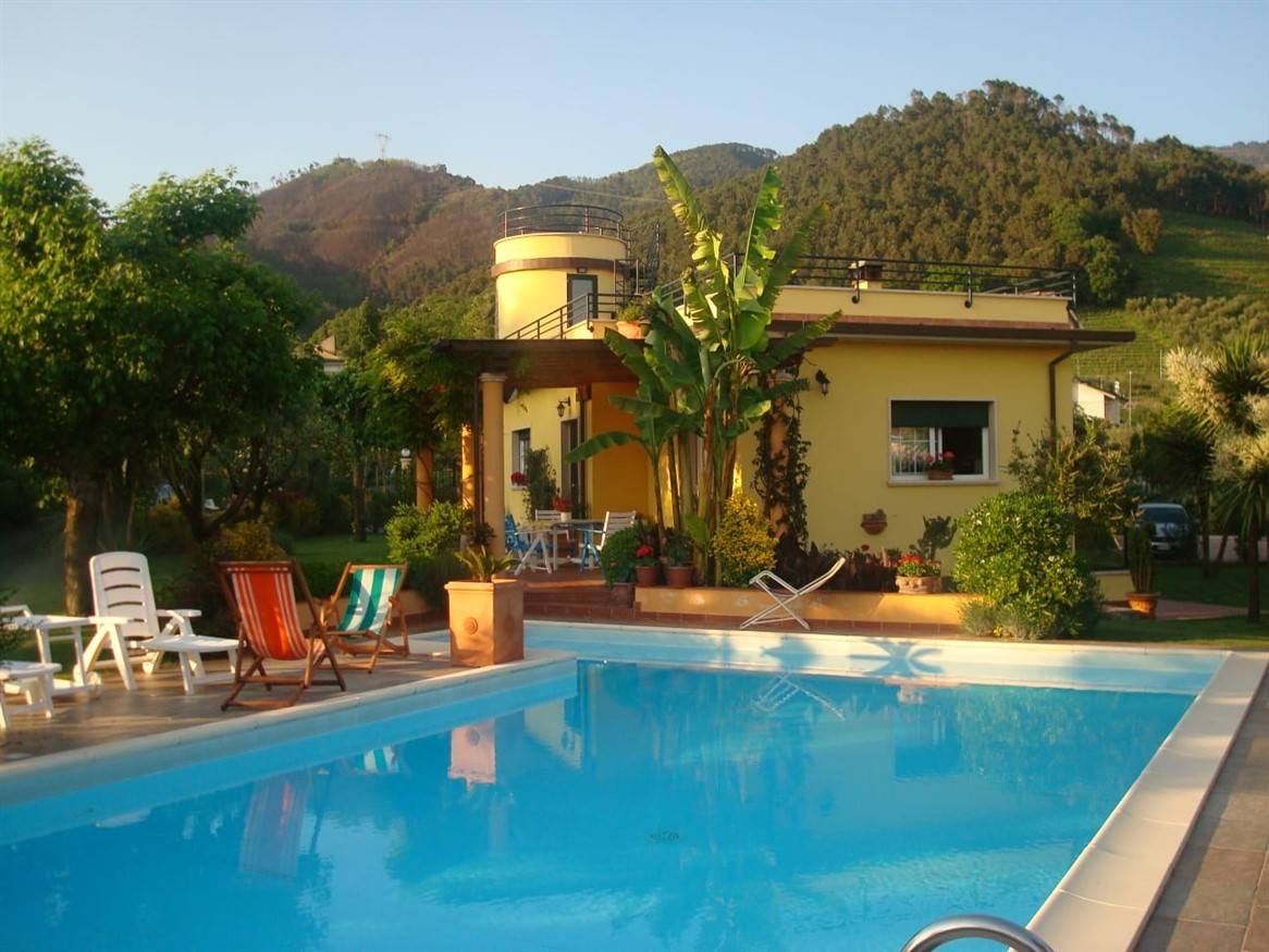 Villa Singola in vendita a Montignoso