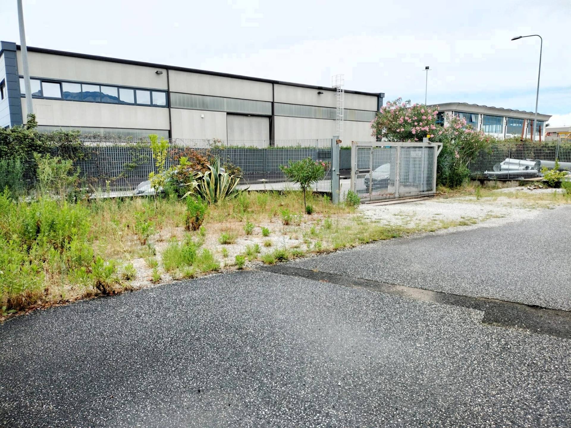 Capannone industriale in vendita a Massa