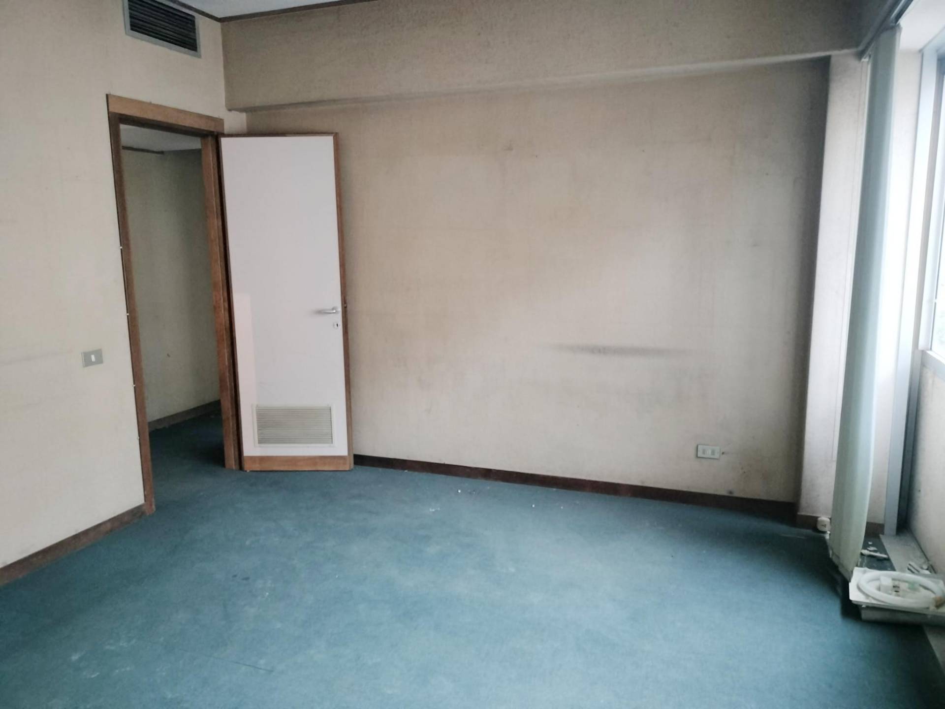 Ufficio/studio in vendita a Massa, Centro