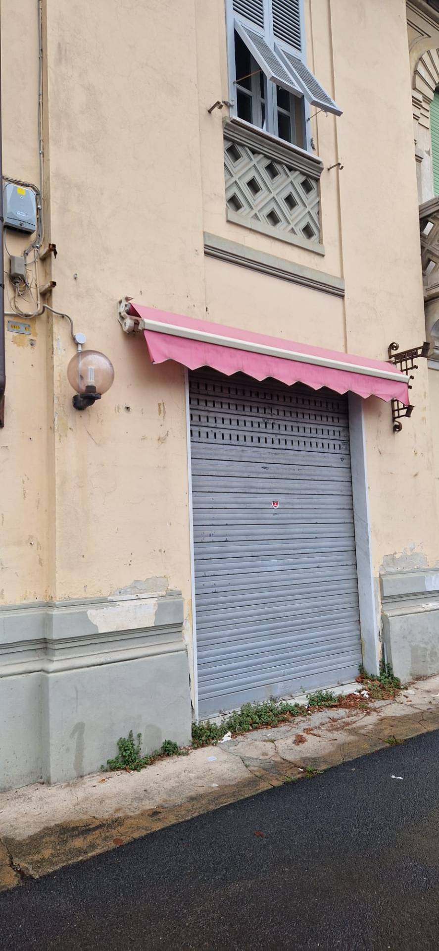 Complesso commerciale in affitto a Carrara