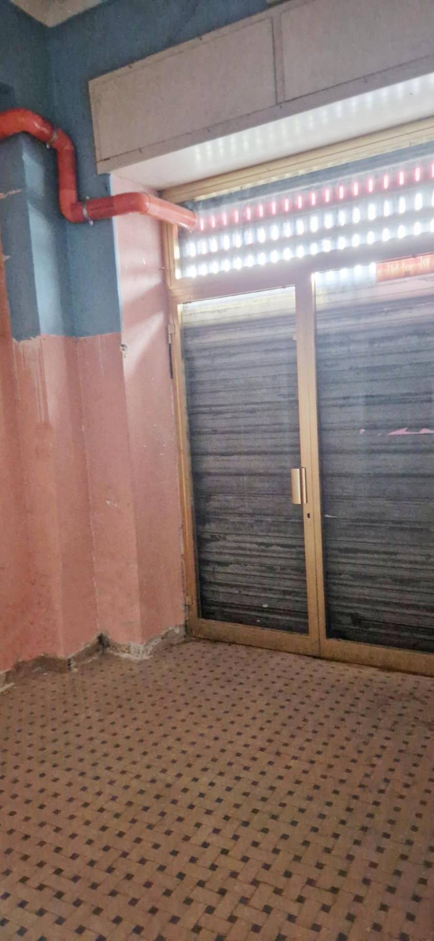Complesso commerciale in affitto a Carrara