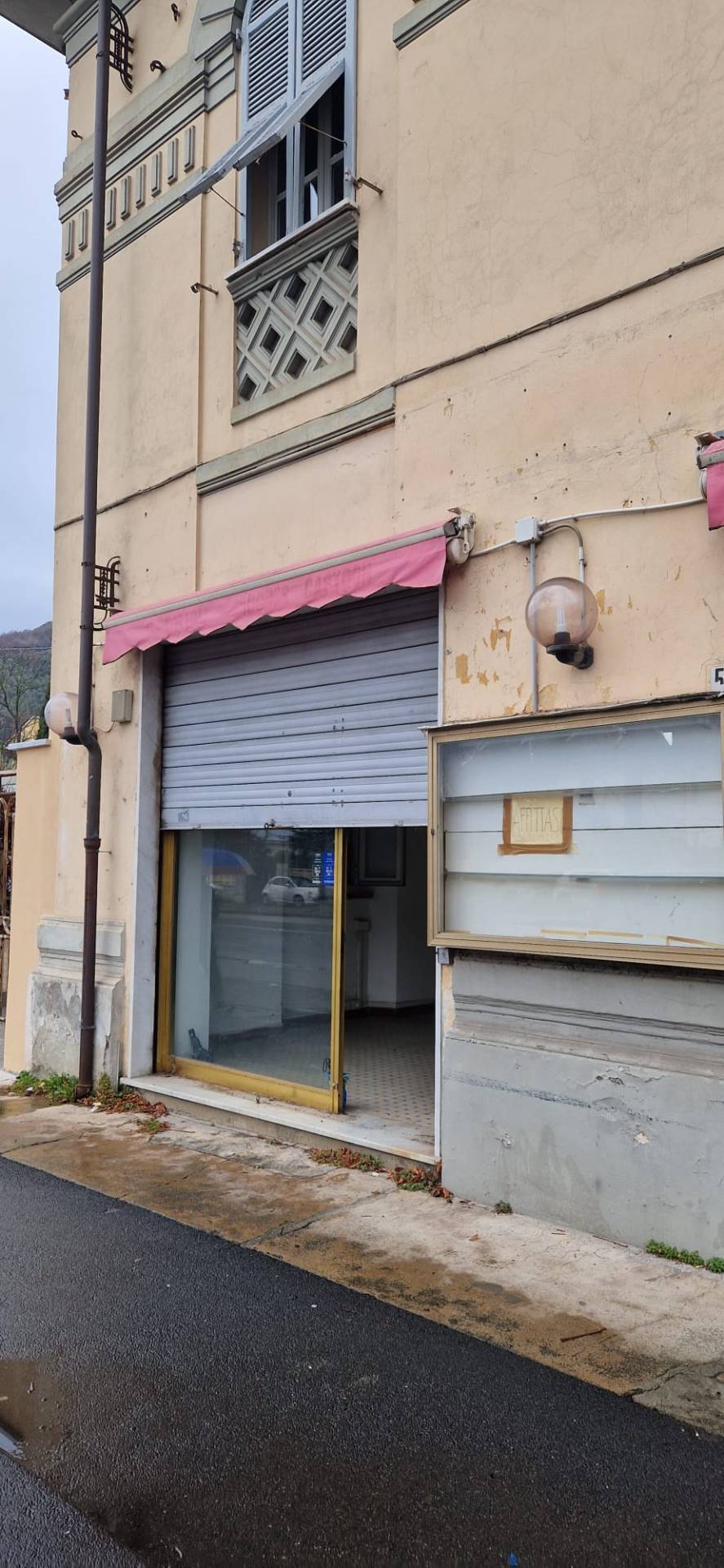 Complesso commerciale in affitto a Carrara