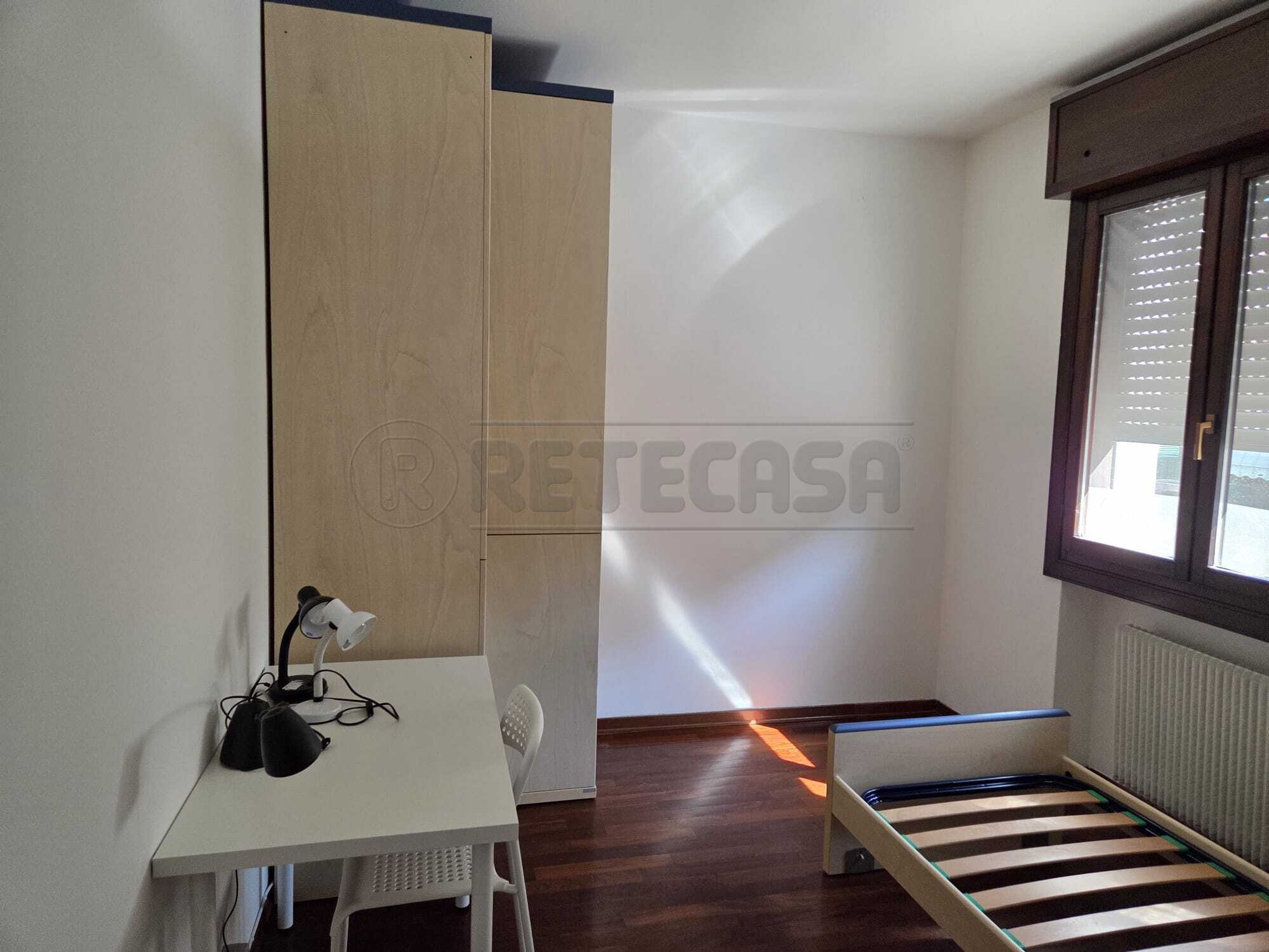 Appartamento con terrazzo in via pecori giraldi, Vicenza