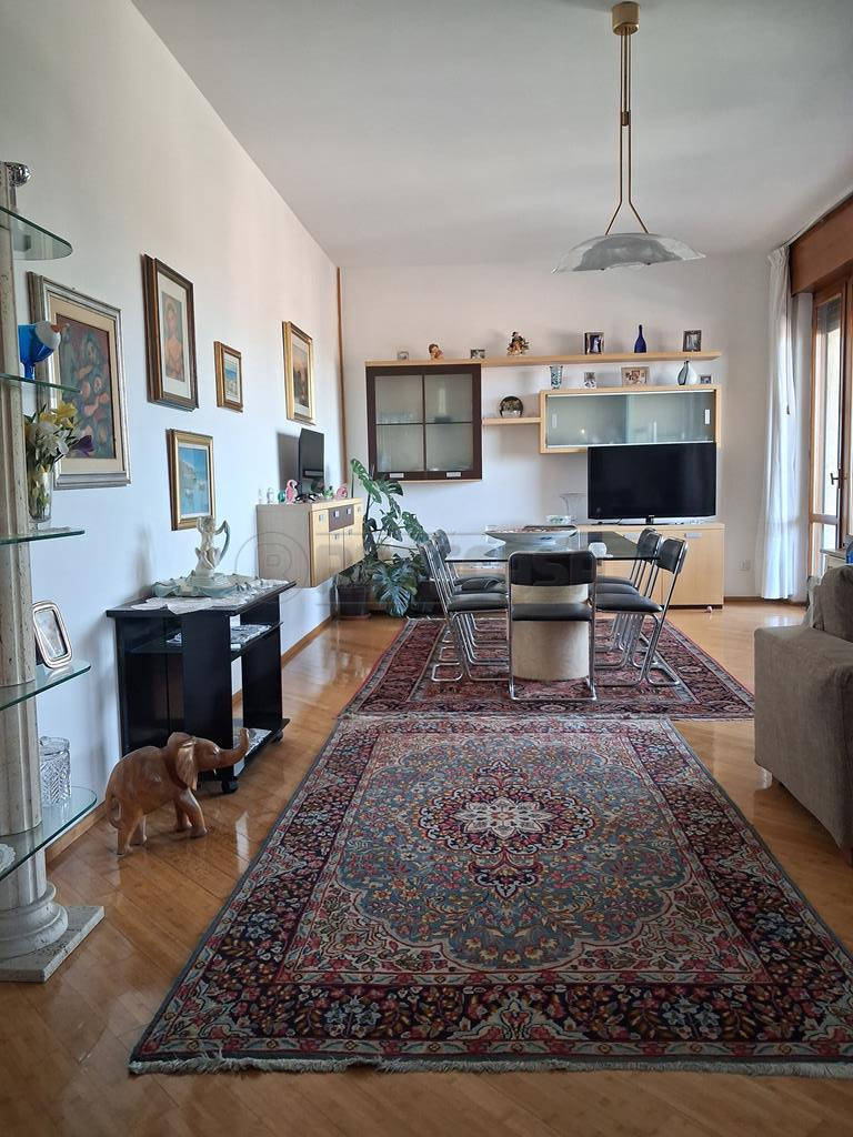 Appartamento con terrazzi in via brigata granatieri di sardegna 7, Vicenza
