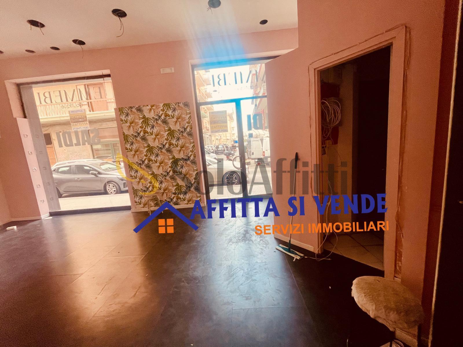 Locale commerciale in affitto in via oglio 1, Siracusa