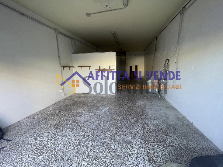 Locale commerciale da ristrutturare in via polonia, Siracusa