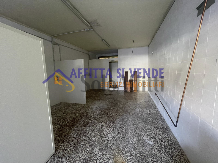 Locale commerciale da ristrutturare in via polonia, Siracusa