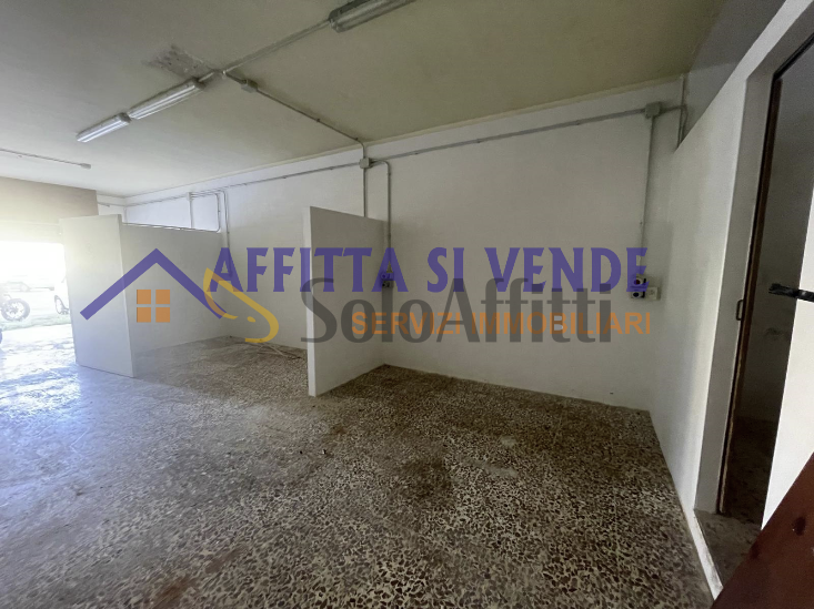 Locale commerciale da ristrutturare in via polonia, Siracusa